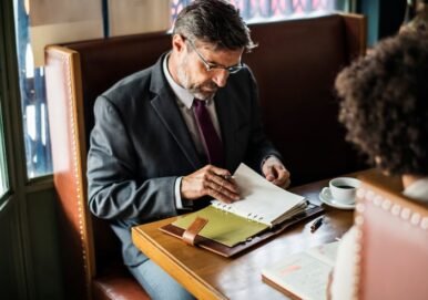 business-people-discussing-cafe_53876-15158