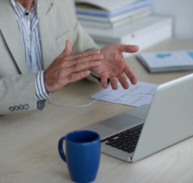 hands-unrecognizable-man-having-video-call-laptop-applauding_1098-17600 hands-unrecognizable-man-having-video-call-laptop-applauding_1098-17600